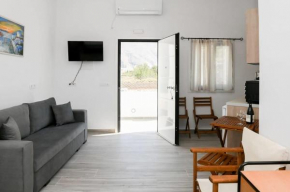 Dreamy Santorini Studio Only 50m from the Beach